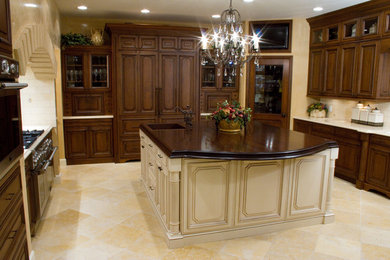 Kitchen - mediterranean kitchen idea in Los Angeles