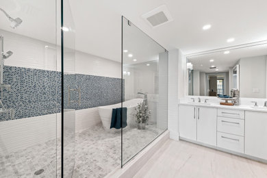 Bathroom - bathroom idea in Miami