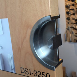 Accessories - Cabinet knobs - Pulls - Door Hardware