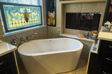 Bathroom - bathroom idea in Houston