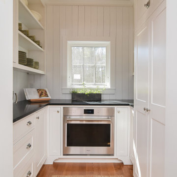 Butler's Pantry with Shelves & Pullouts