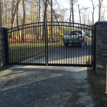 Estate gate with natural stone pillars