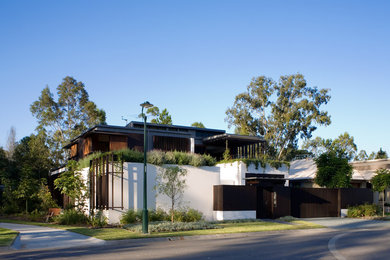 Photo of a large contemporary exterior in Brisbane.