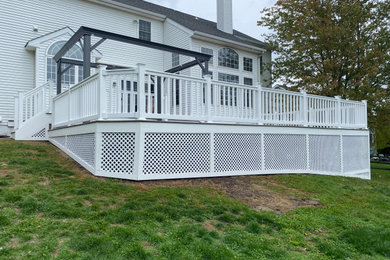 Example of a large backyard deck design in Philadelphia