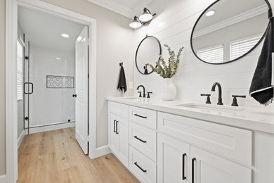Bathroom - contemporary bathroom idea in Orange County