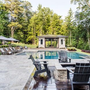 アトランタのオーダーメイドビーチスタイルのおしゃれなプールの写真