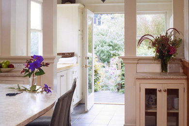 Kitchen - traditional kitchen idea in San Francisco
