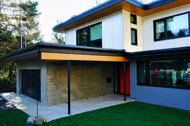 Example of an urban home design design in Vancouver