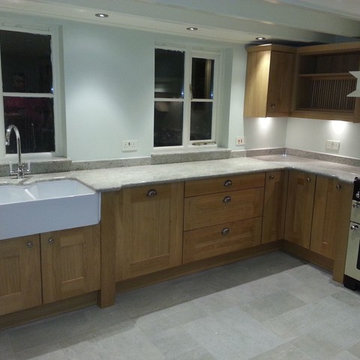 Clonmel knotty oak with Kashmir white granite