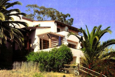 Exterior home idea in Santa Barbara