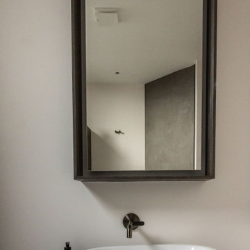 The Hut - Gym Bathroom