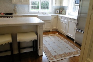 Example of a kitchen design in New York