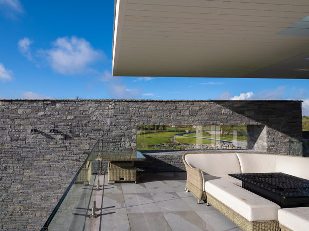 Contemporary Balcony by McKiernan Architects Ltd.
