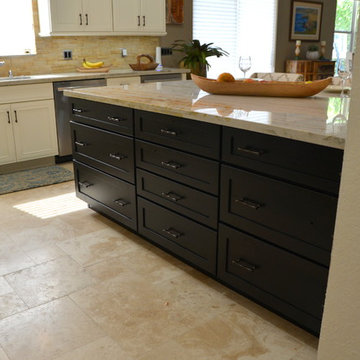 Black and White Two Toned Kitchen