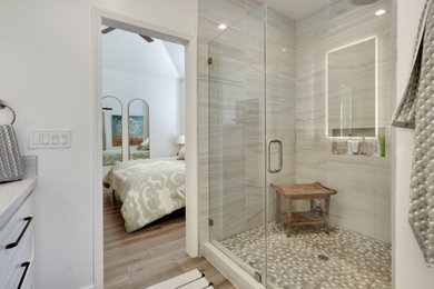Example of a transitional home design design in Sacramento