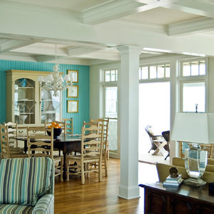 Свежая идея для дизайна: гостиная-столовая в морском стиле - отличное фото интерьера