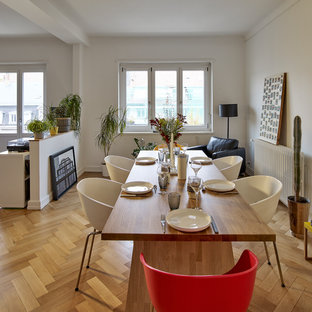 ストラスブールの中サイズの北欧風 LDKの画像 (白い壁、淡色無垢フローリング、ベージュの床)