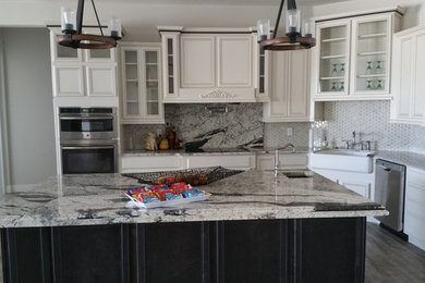 Example of a classic kitchen design in Philadelphia