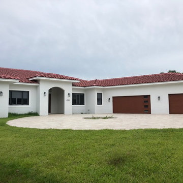 Coconut Lane Residence: Front Exterior
