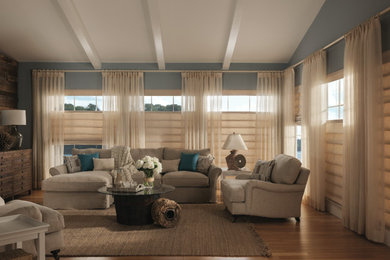 Living room - traditional living room idea in Columbus