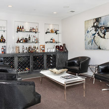 Cocktail lounge