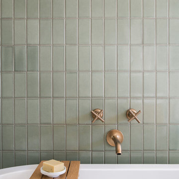 Mandy Moore: Green Tile Tub Surround