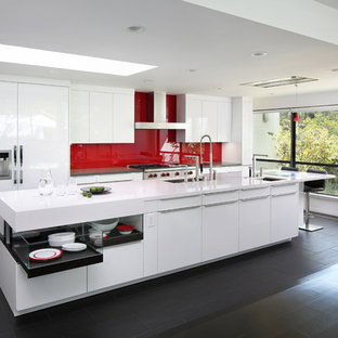 75 Most Popular White Kitchen With Red Backsplash Design Ideas For