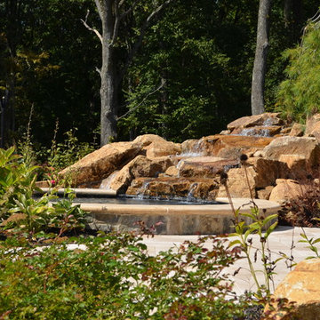 Custom Pools & Spas