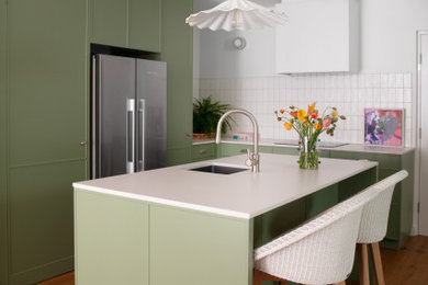 This is an example of a kitchen in Brisbane.