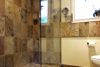 Example of a bathroom design in Toronto