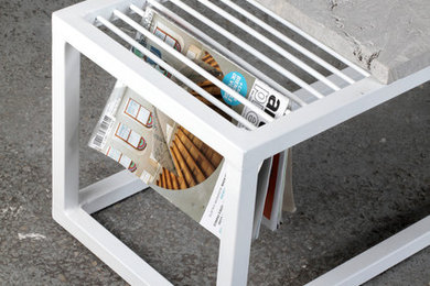 banc/table basse en béton avec rangement magazines