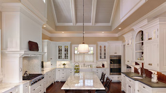 Dramatic vaulted ceiling in Kitchen