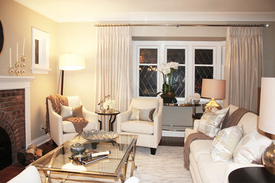 Transitional living room photo in Toronto