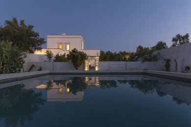 Esempio di una piscina mediterranea