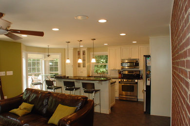 Kitchen - traditional kitchen idea in DC Metro
