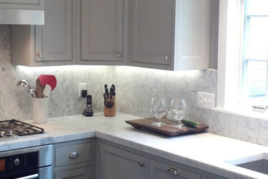 Kitchen - traditional kitchen idea in Boston