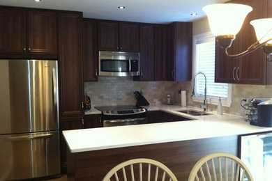 Inspiration for a contemporary kitchen remodel in Montreal