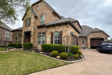 Example of an exterior home design in Dallas