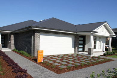 Design ideas for a contemporary one-storey exterior in Sydney.