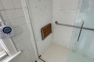 Inspiration for a transitional bathroom remodel in Detroit