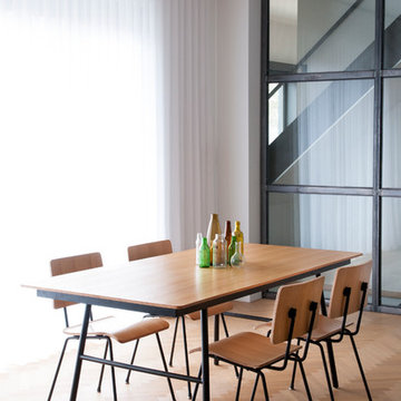 Gus* Modern | School Table