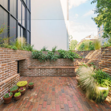 Greenpoint Townhouse - Sick House, Brick Garden