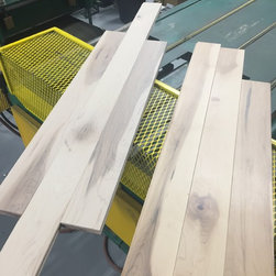 Hard Maple knotty grade Oiled Arctique and Alb&eacute;do - Hardwood Flooring