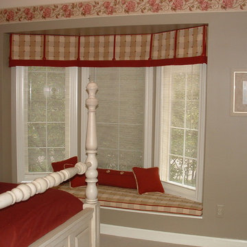 Box pleat valance with contrast banding at the bottom and buttons
