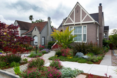 Photo of a mid-sized asian front yard full sun xeriscape for spring in San Francisco with natural stone pavers.