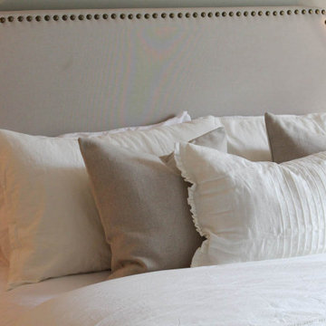 COZY COTTAGE GUEST BEDROOM
