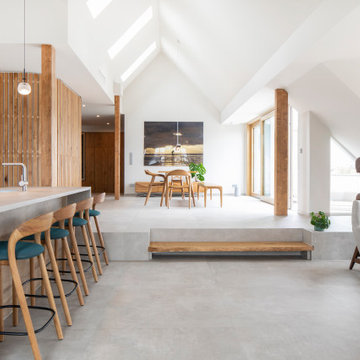 Bodenfliesen Küche mit offenem Wohn-Essbereich