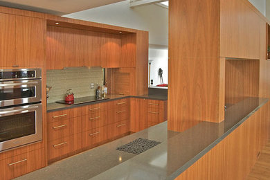 Inspiration for a modern kitchen remodel in San Francisco