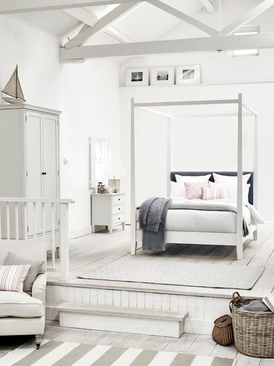 Beach Style Bedroom by Neptune