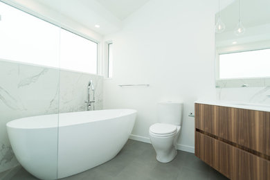 Bathroom - contemporary bathroom idea in Vancouver